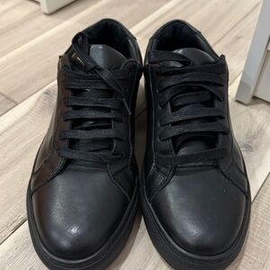 Women's Black Low-Top Leather Sneakers - Sleek Casual Comfort